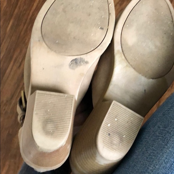 Cute lil booties with cut-outs - Picture 7 of 8